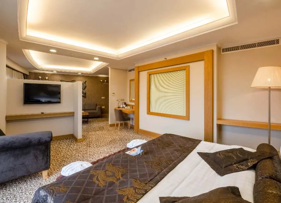 Grand Pasha Lefkoşa Hotel & Casino & Spa · HAVUZ