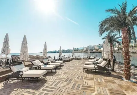 Les Ambassadeurs Hotel & Casino