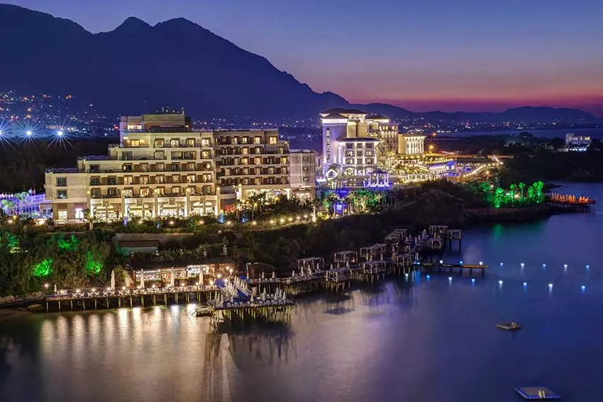 Merit Royal Premium Hotel & Casino · LOBİ
